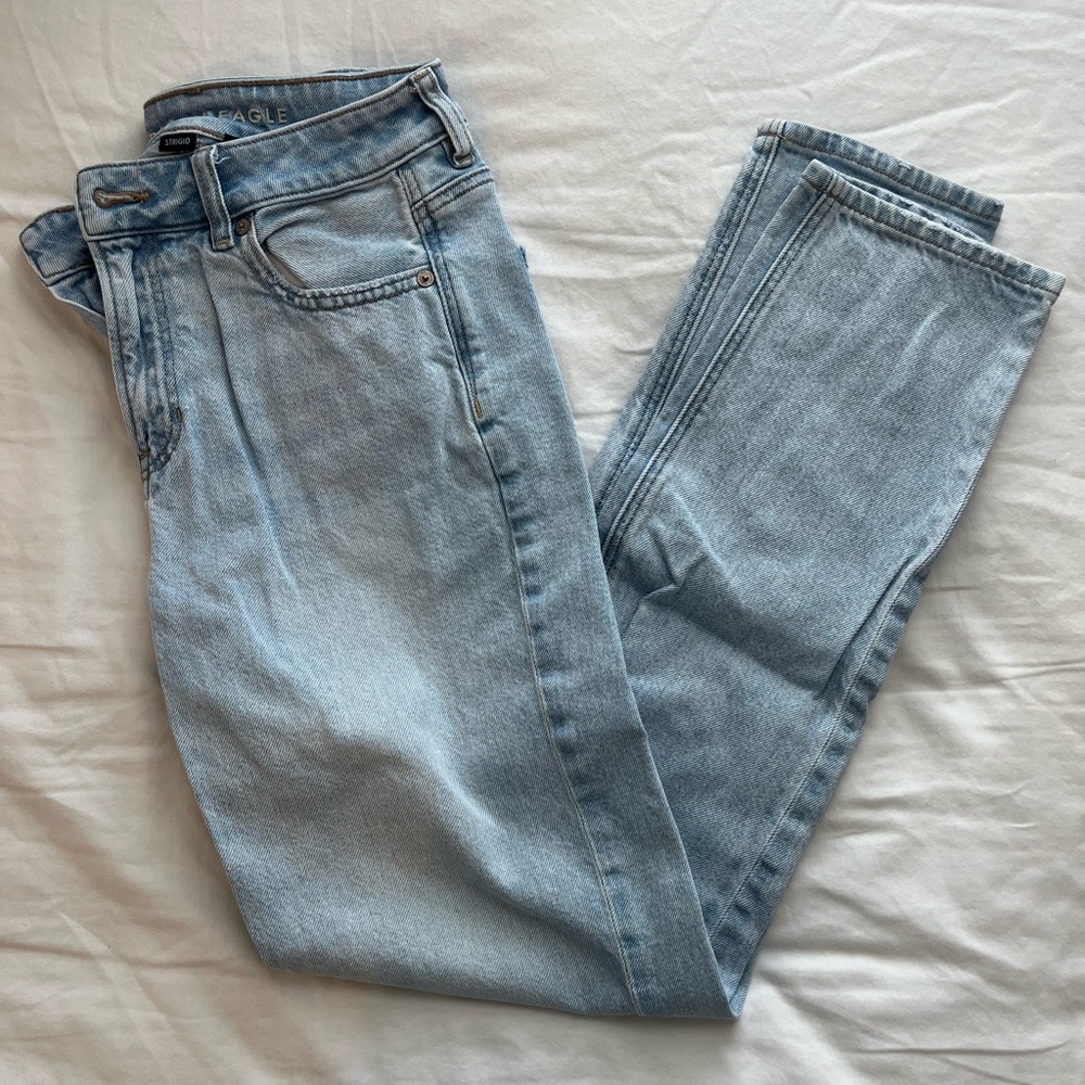 American Eagle Strigid Mom Jeans